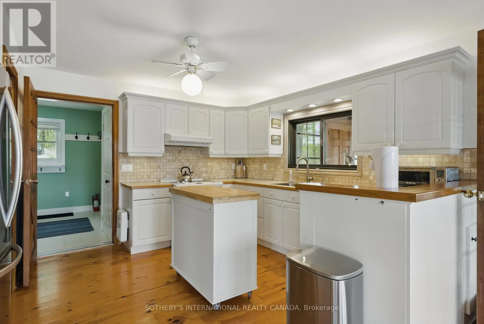 1074 COOKS ROAD