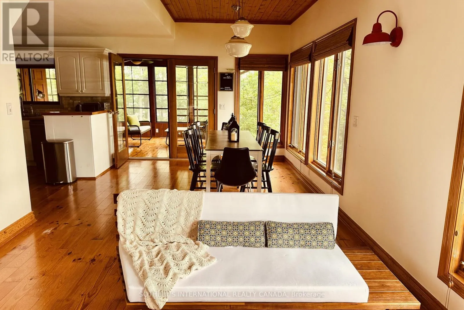 1074 COOKS ROAD