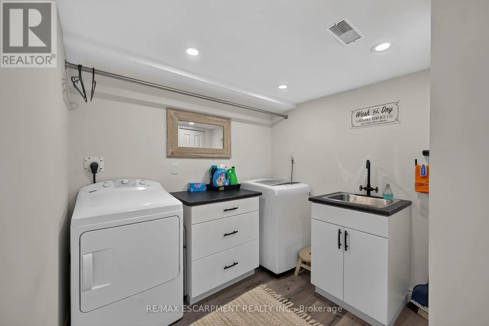68 GARINGER CRESCENT