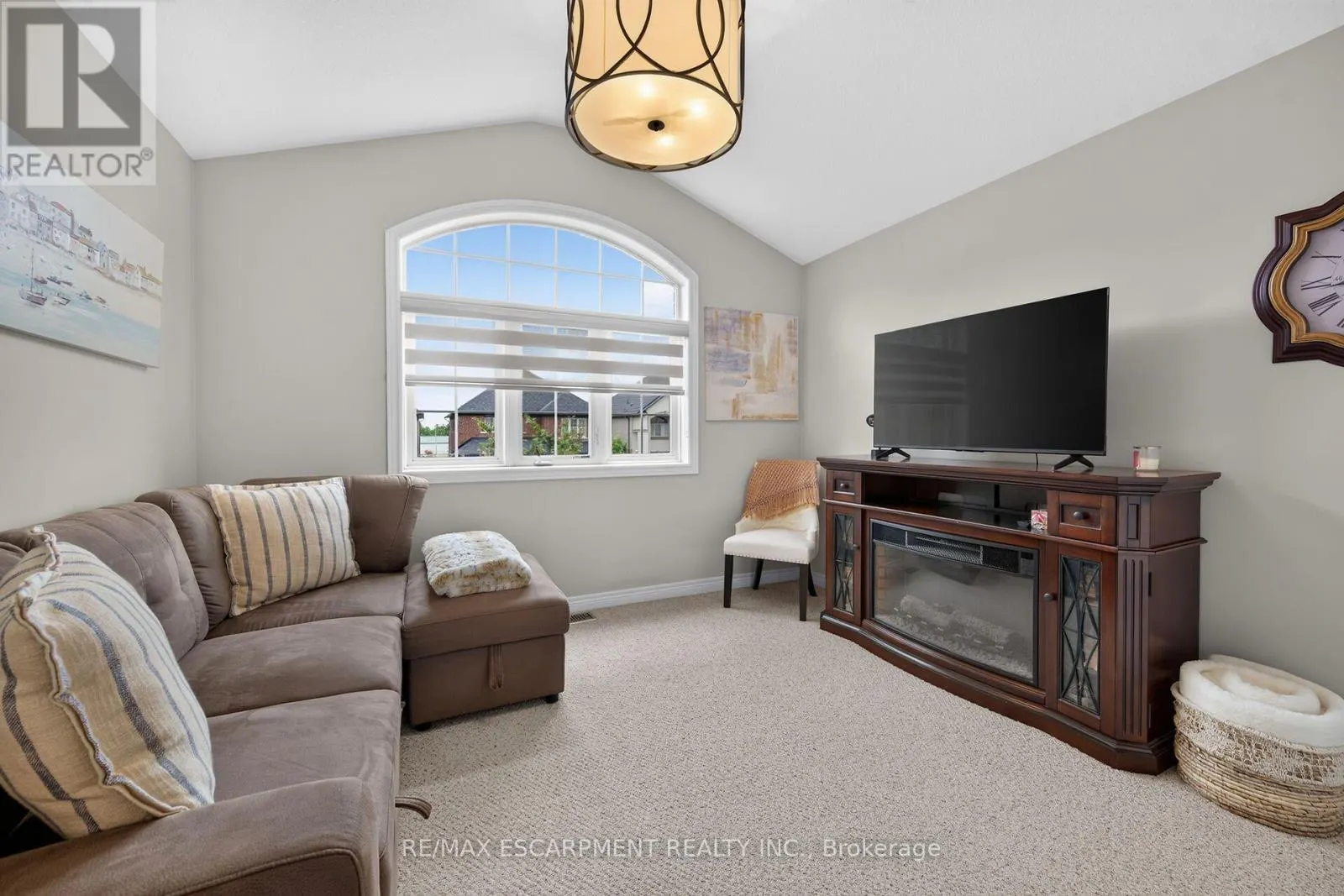 68 GARINGER CRESCENT