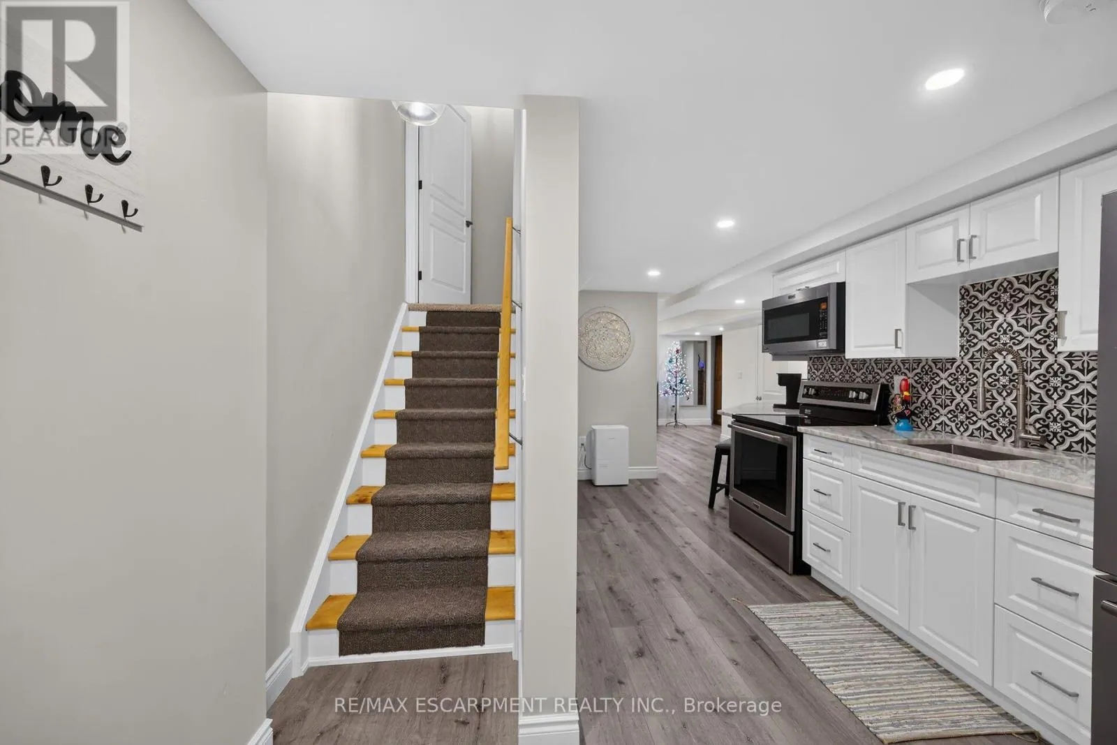 68 GARINGER CRESCENT