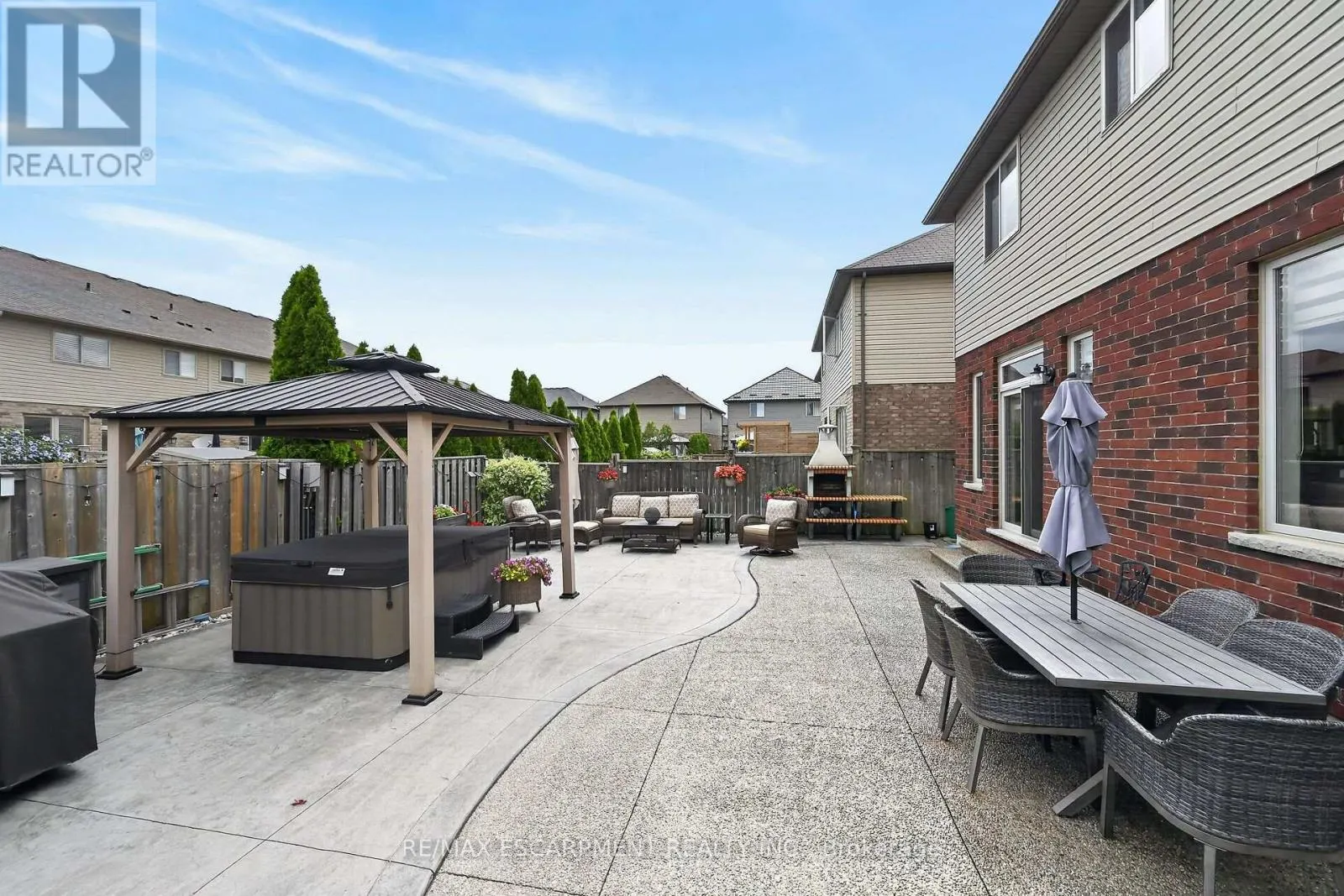 68 GARINGER CRESCENT