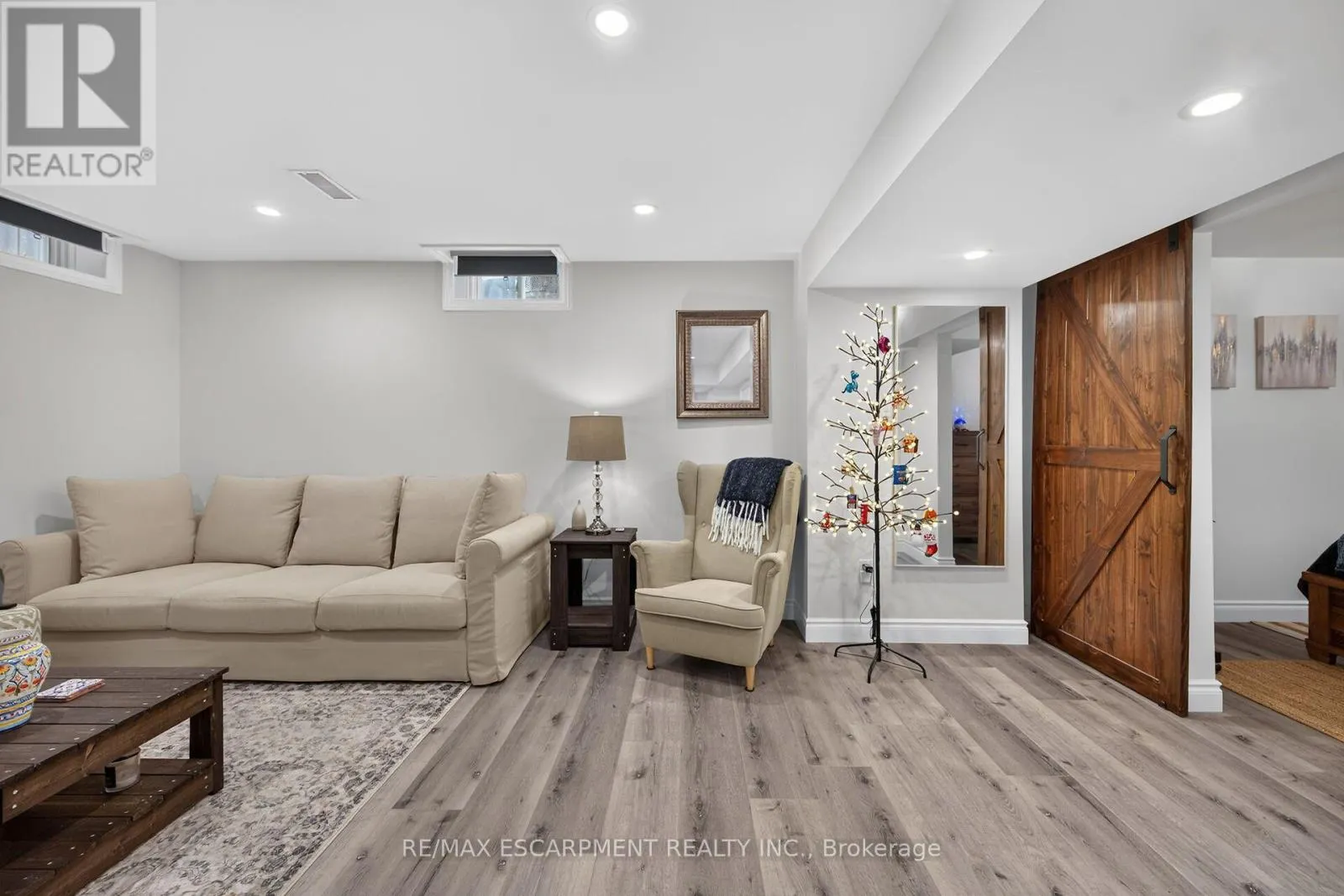68 GARINGER CRESCENT