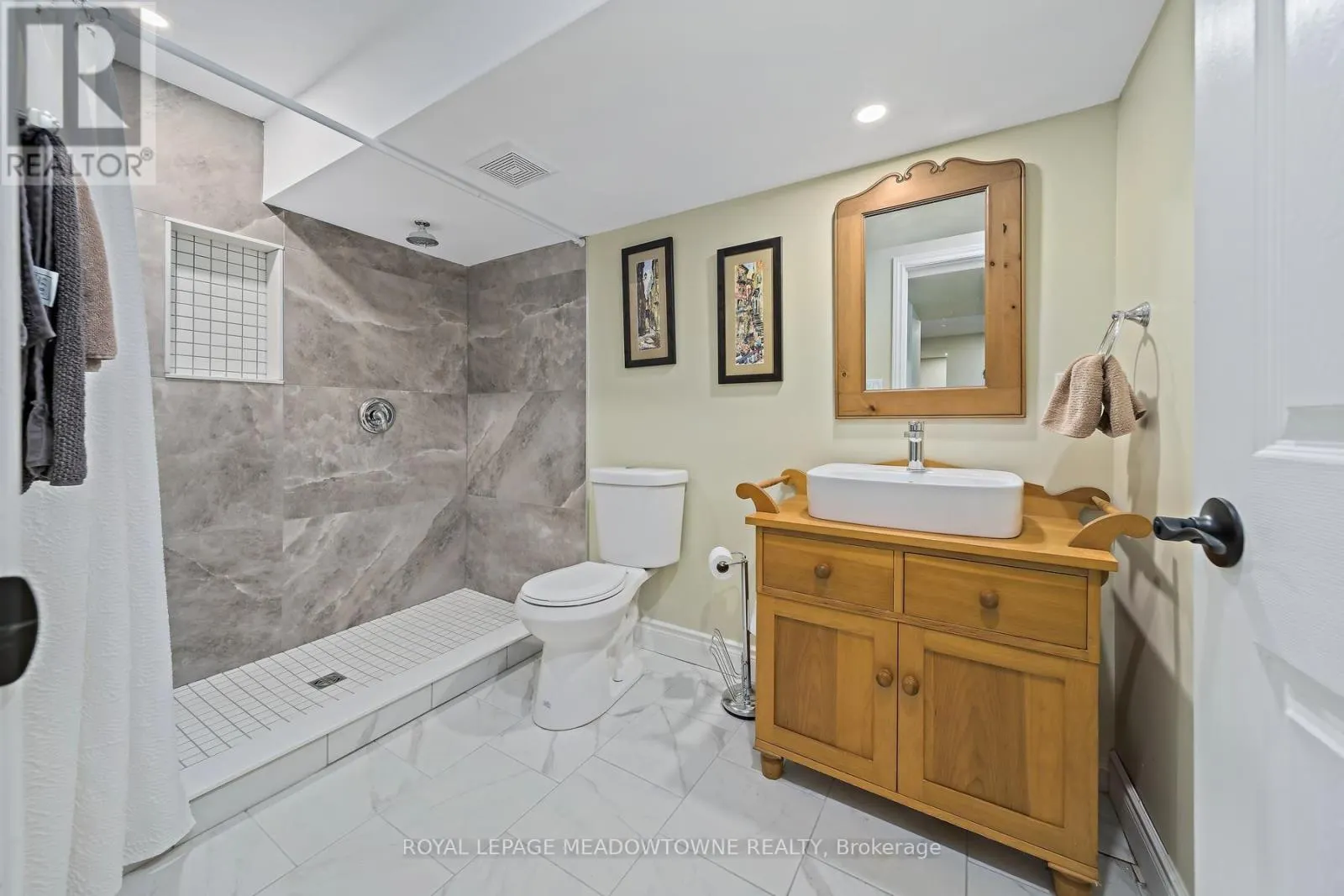 12 FAIRWAY LANE