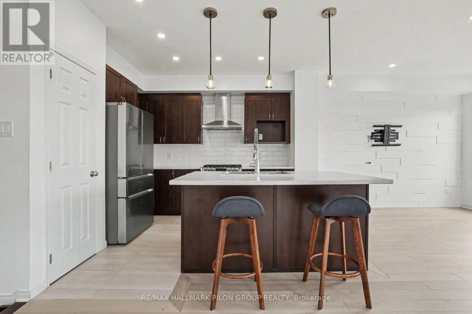 38 RIDDELL STREET