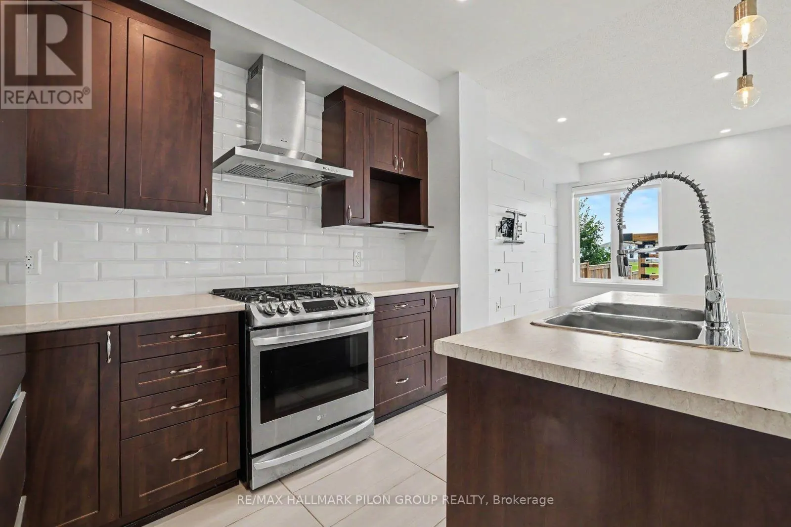38 RIDDELL STREET