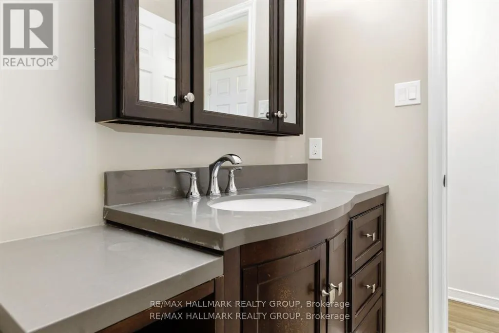 3 - 390 BRISTON PRIVATE