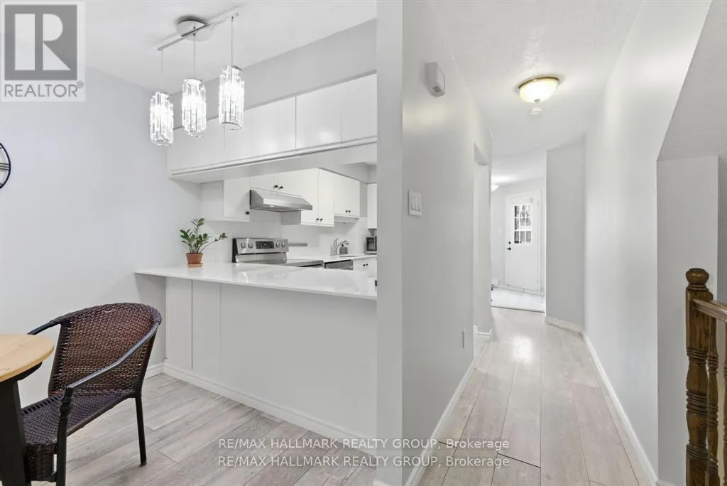 3 - 390 BRISTON PRIVATE