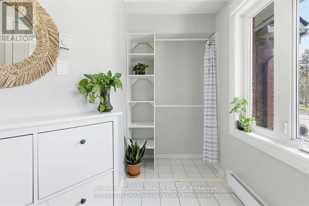 3 - 390 BRISTON PRIVATE