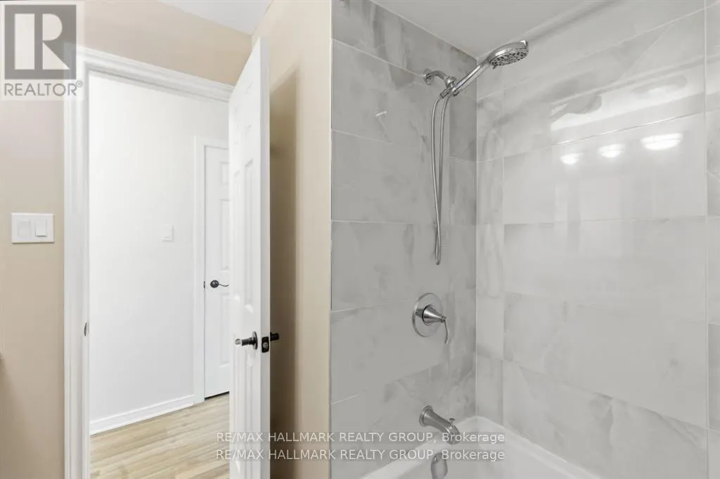 3 - 390 BRISTON PRIVATE