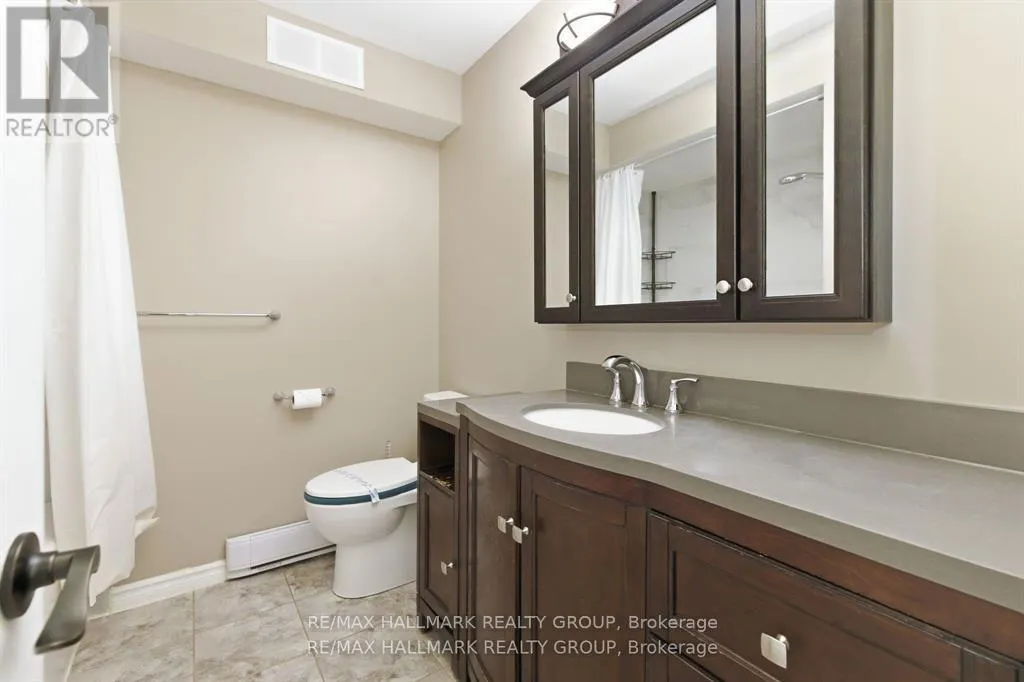 3 - 390 BRISTON PRIVATE
