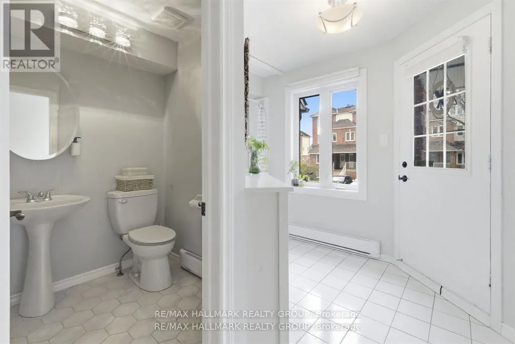 3 - 390 BRISTON PRIVATE