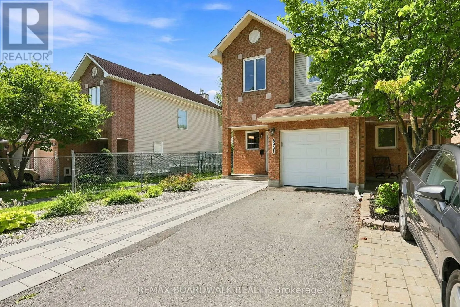 5981 PINEGLADE CRESCENT