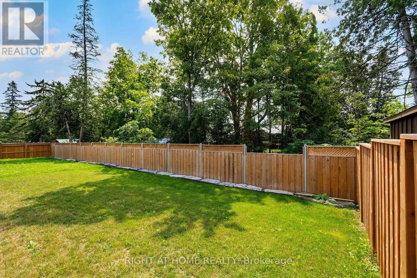 19 HILLCROFT WAY