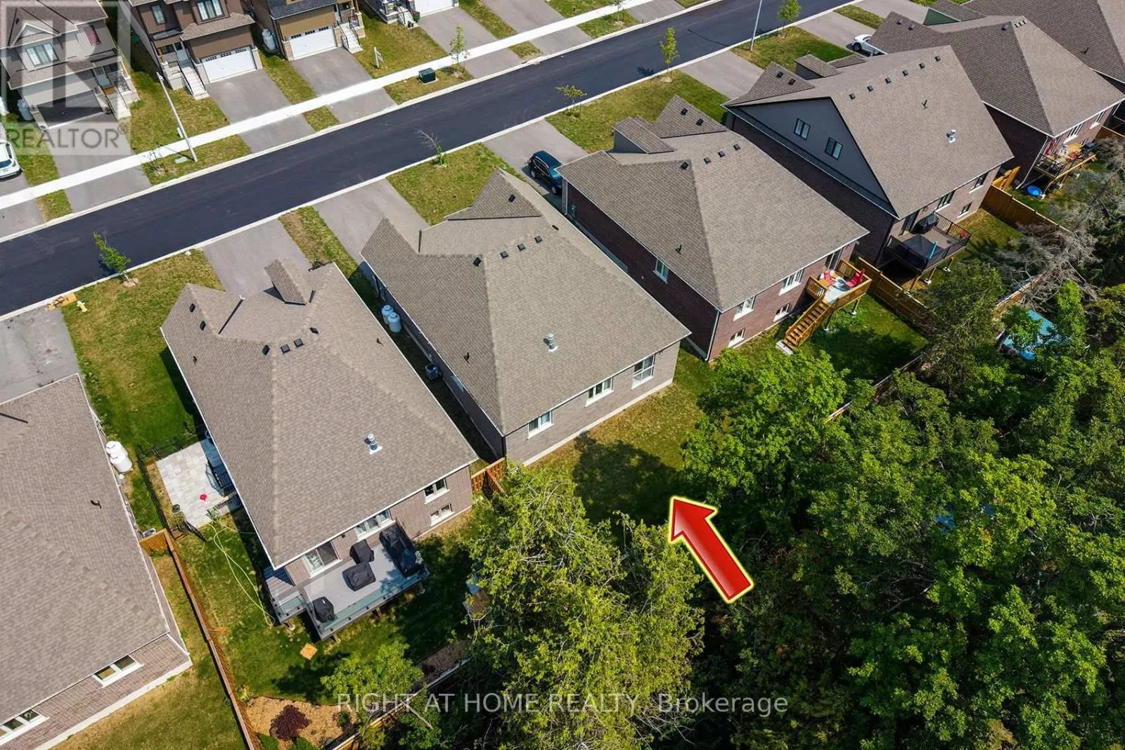 19 HILLCROFT WAY