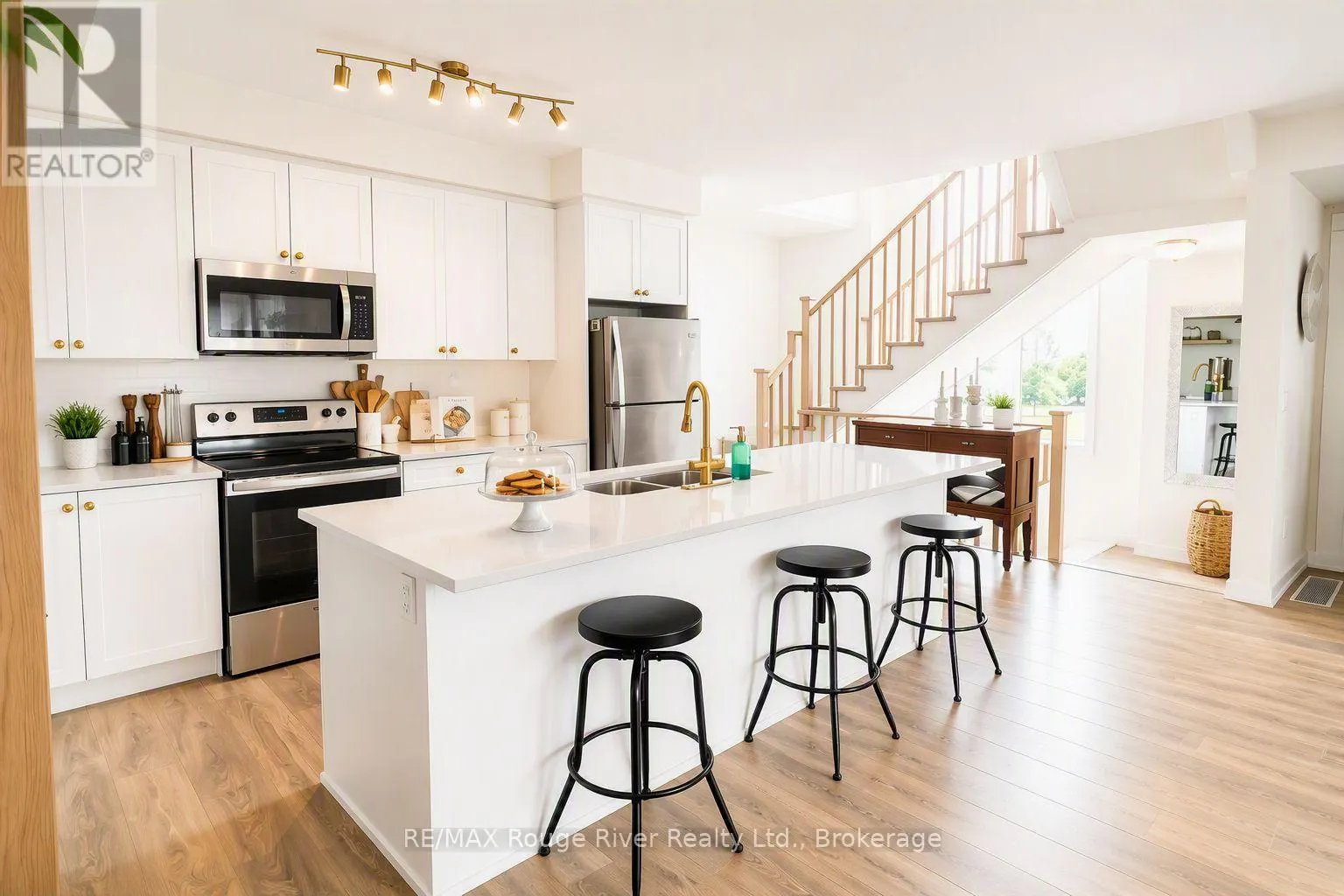 19 - 160 DENSMORE ROAD W #19