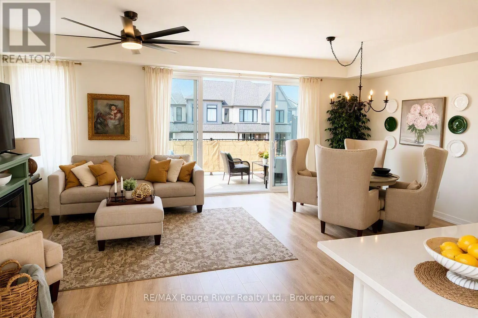 19 - 160 DENSMORE ROAD W #19