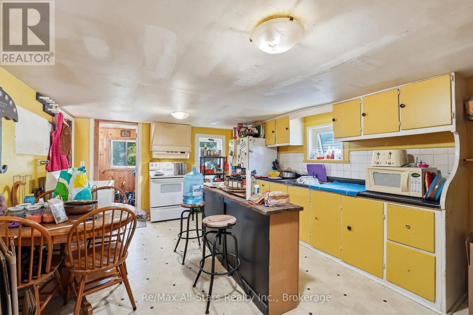 106 BOND STREET E