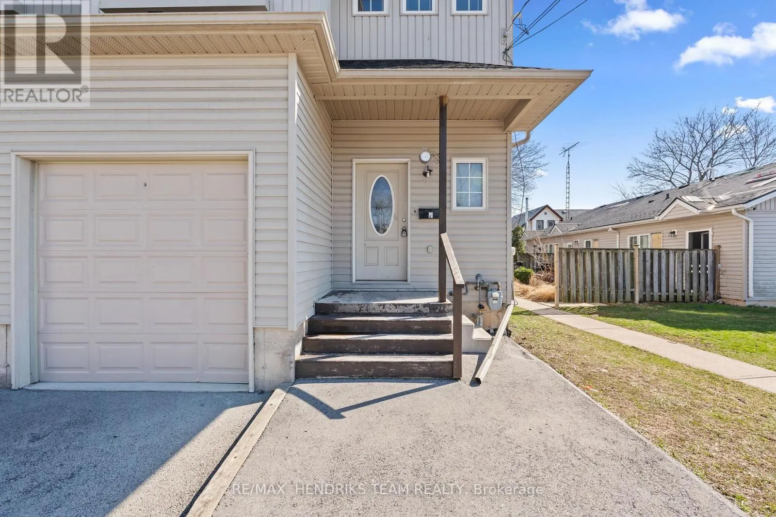 2 TOWNLINE ROAD E