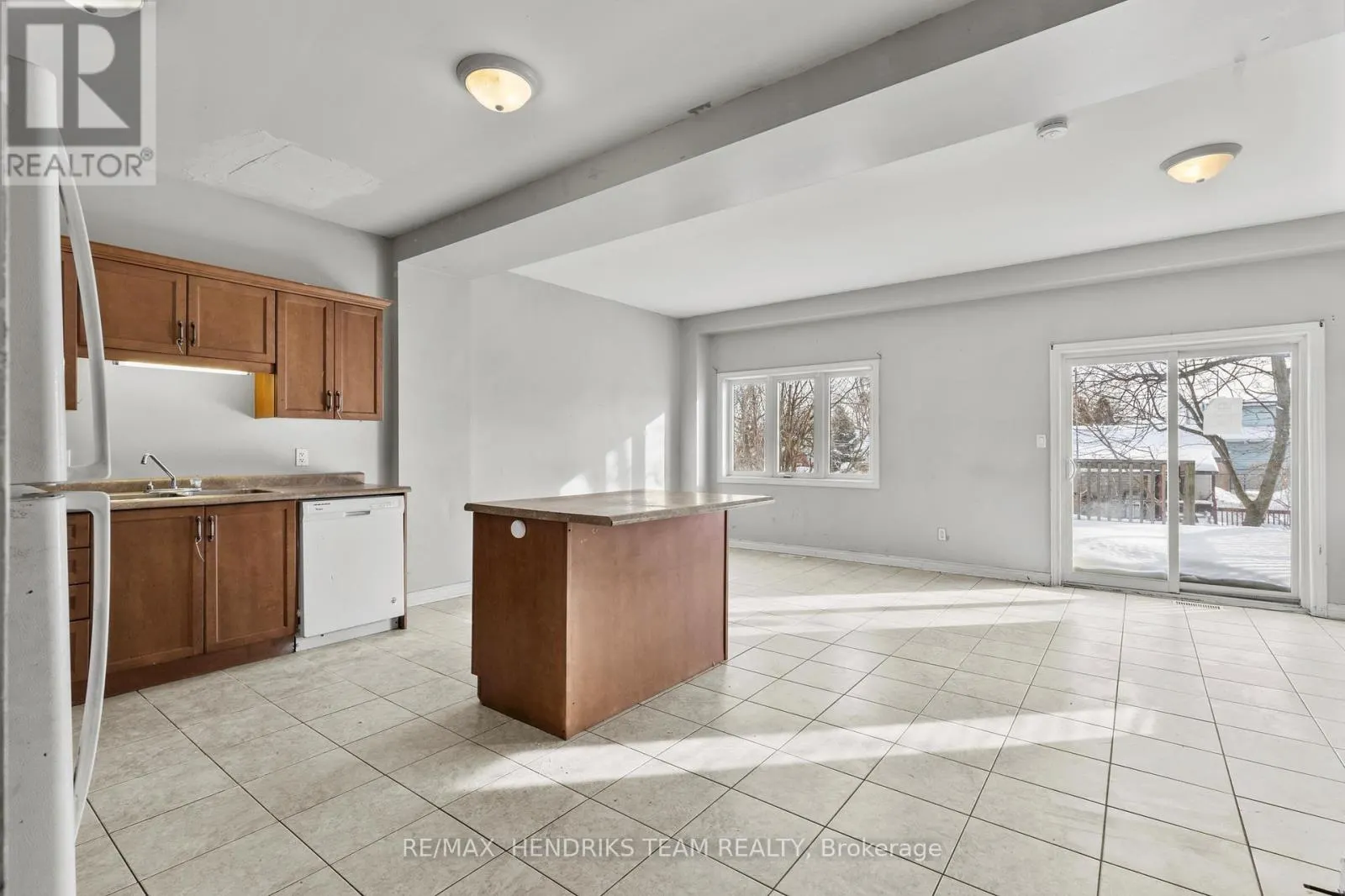 2 TOWNLINE ROAD E