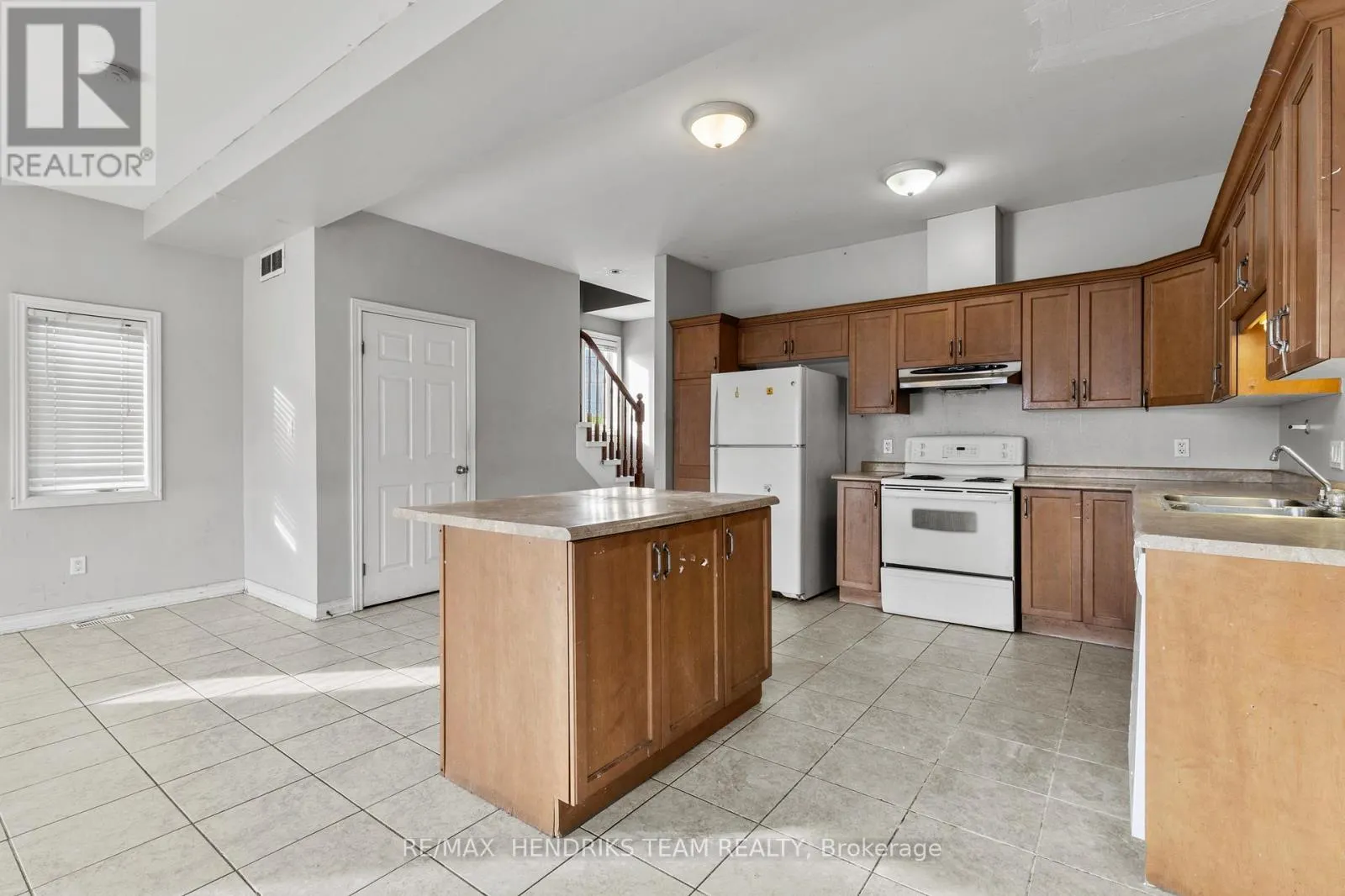 2 TOWNLINE ROAD E