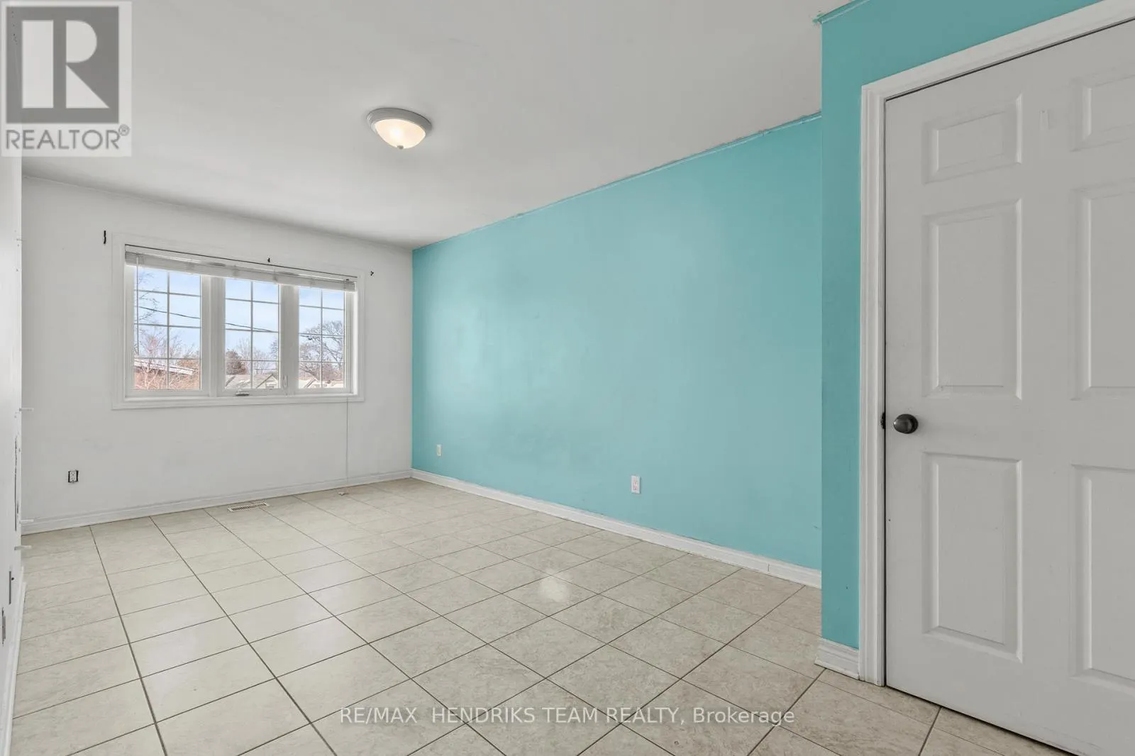 2 TOWNLINE ROAD E