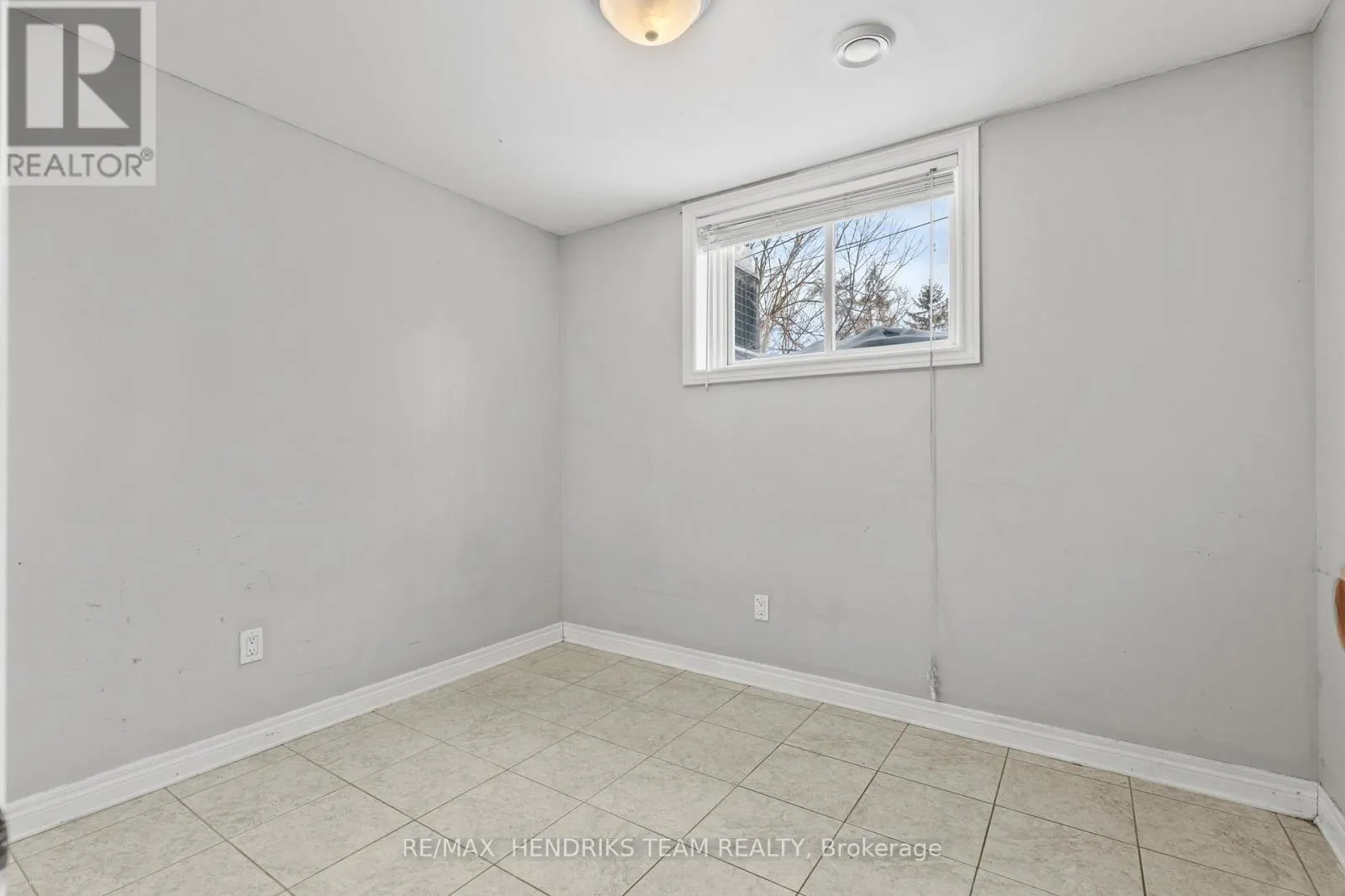 2 TOWNLINE ROAD E