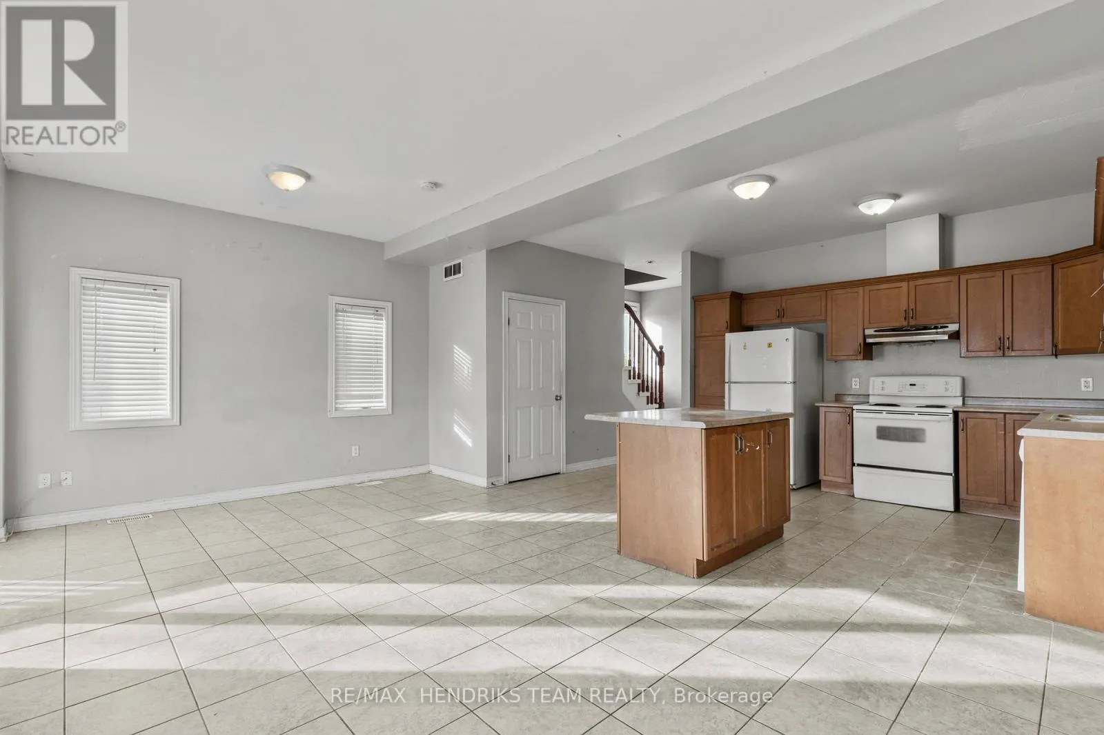 2 TOWNLINE ROAD E
