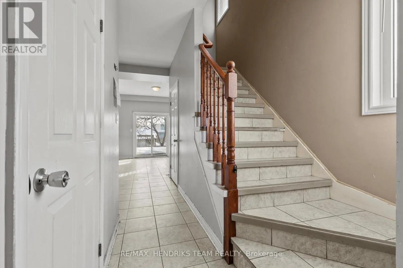 2 TOWNLINE ROAD E