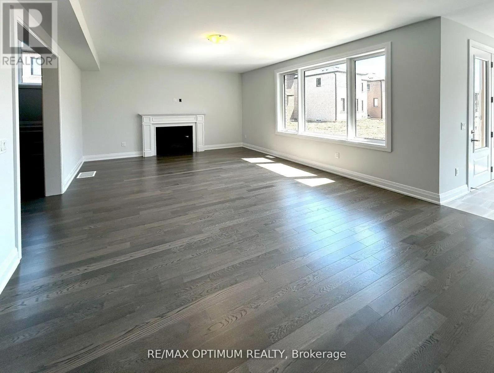 1454 UPPER THAMES DRIVE