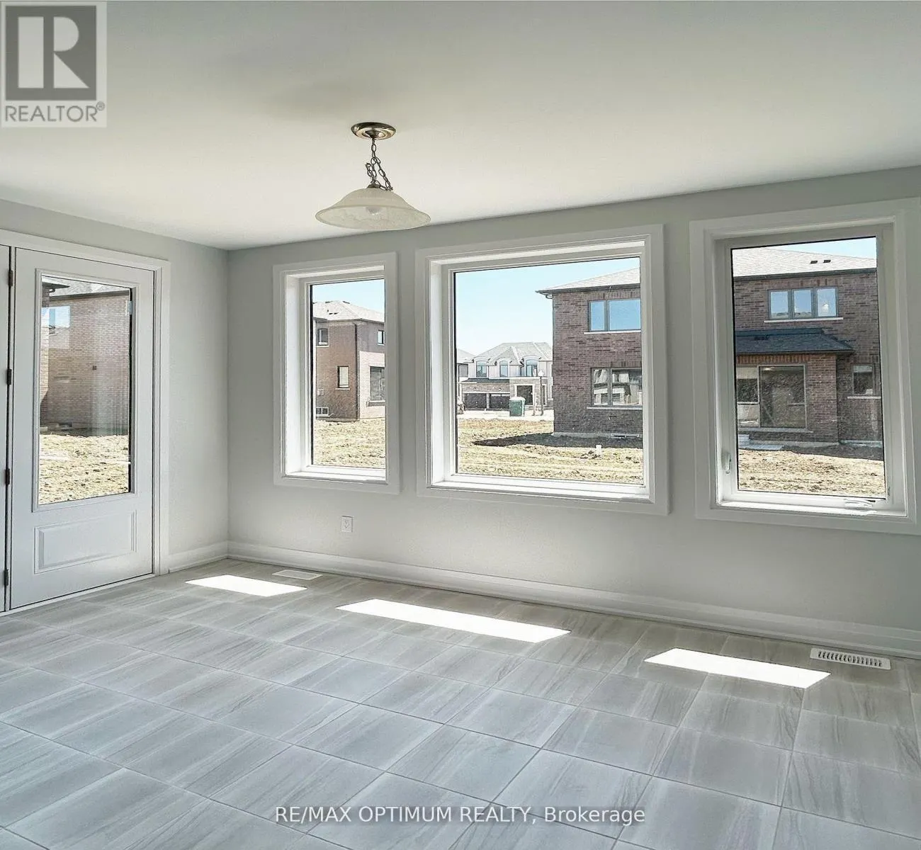 1454 UPPER THAMES DRIVE
