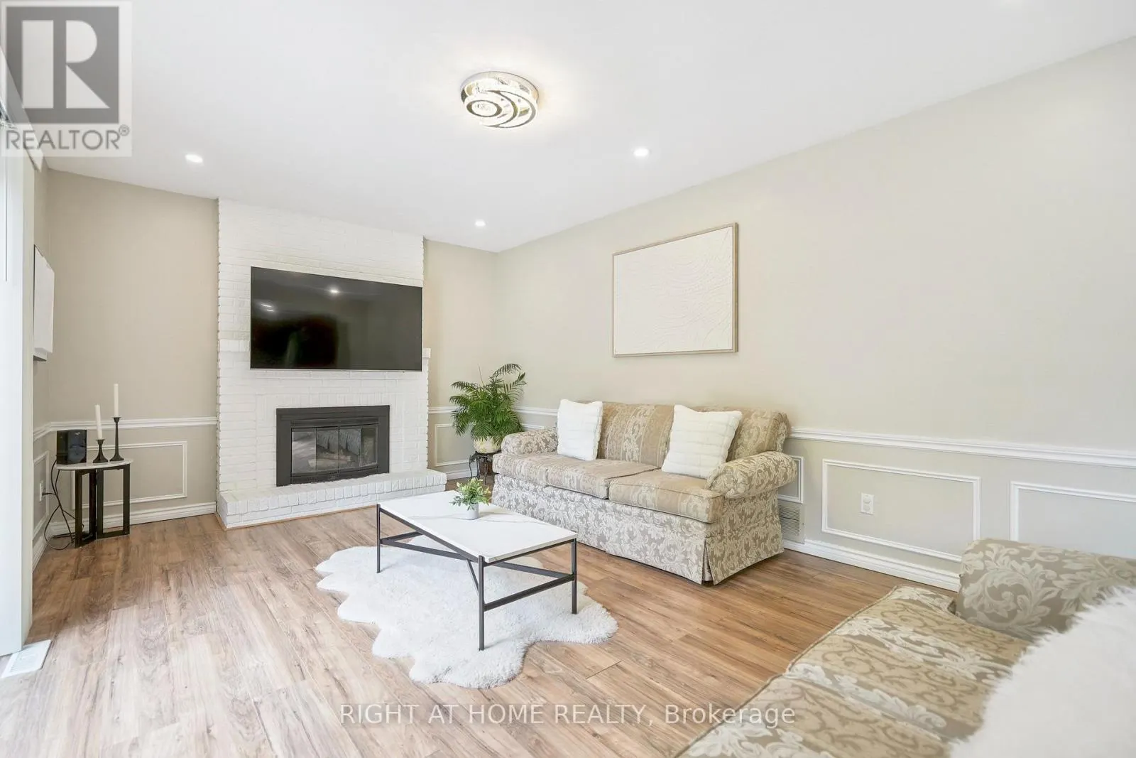 309 AMBERLY BOULEVARD