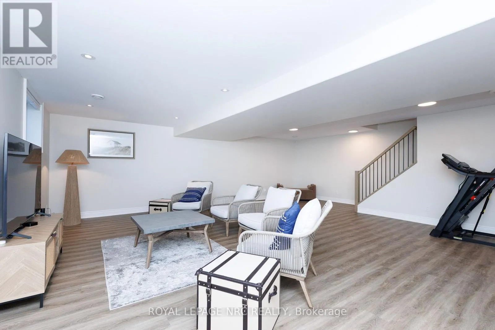 6 - 154 PORT ROBINSON ROAD #6