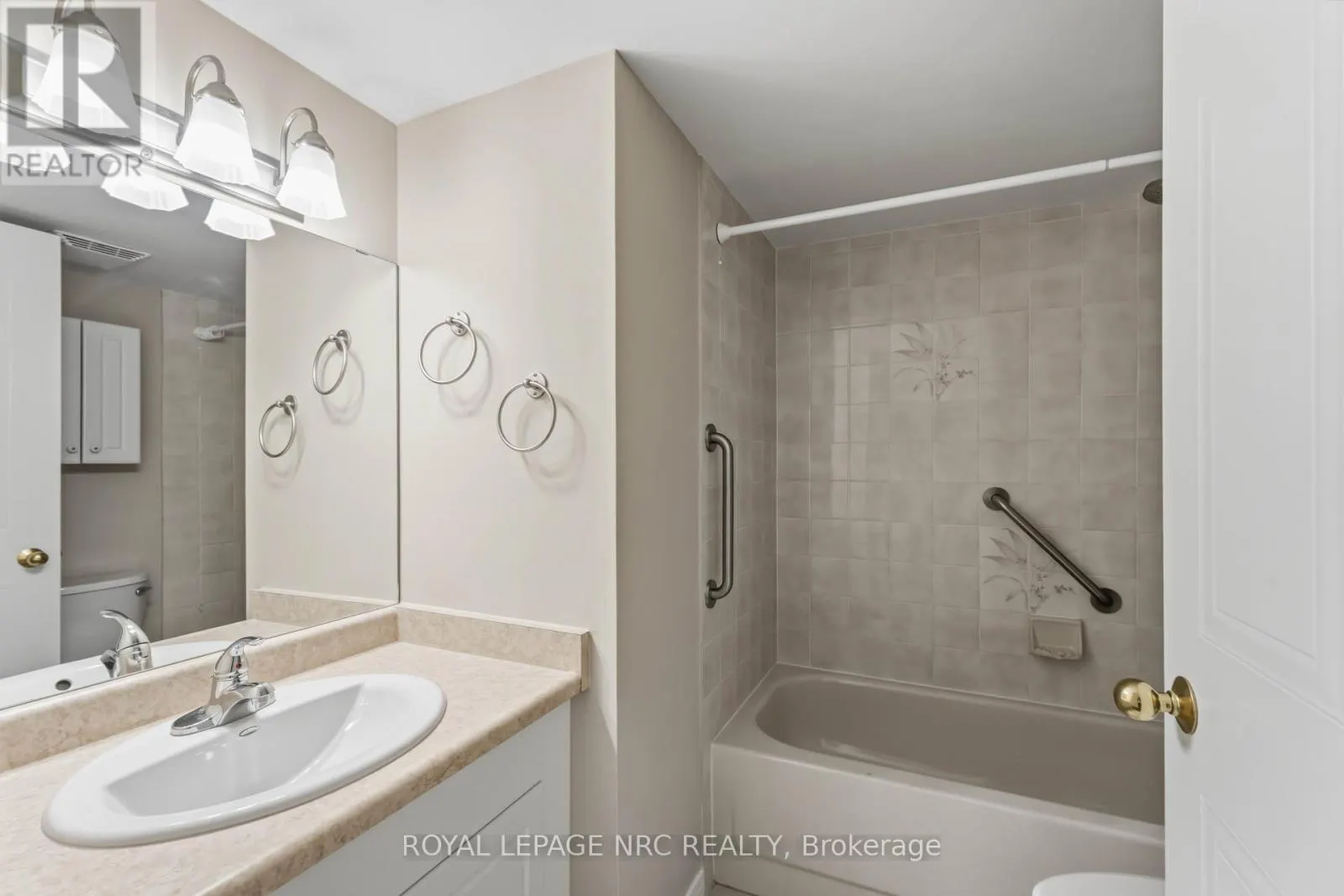 220 - 3420 FREDERICK AVENUE #220