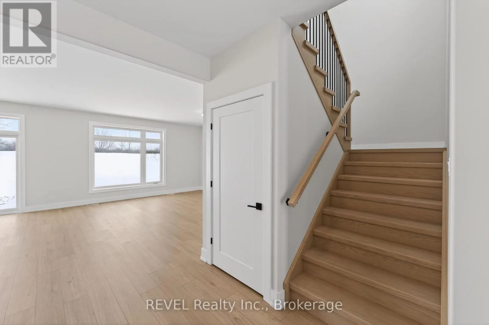32 ANCHOR ROAD