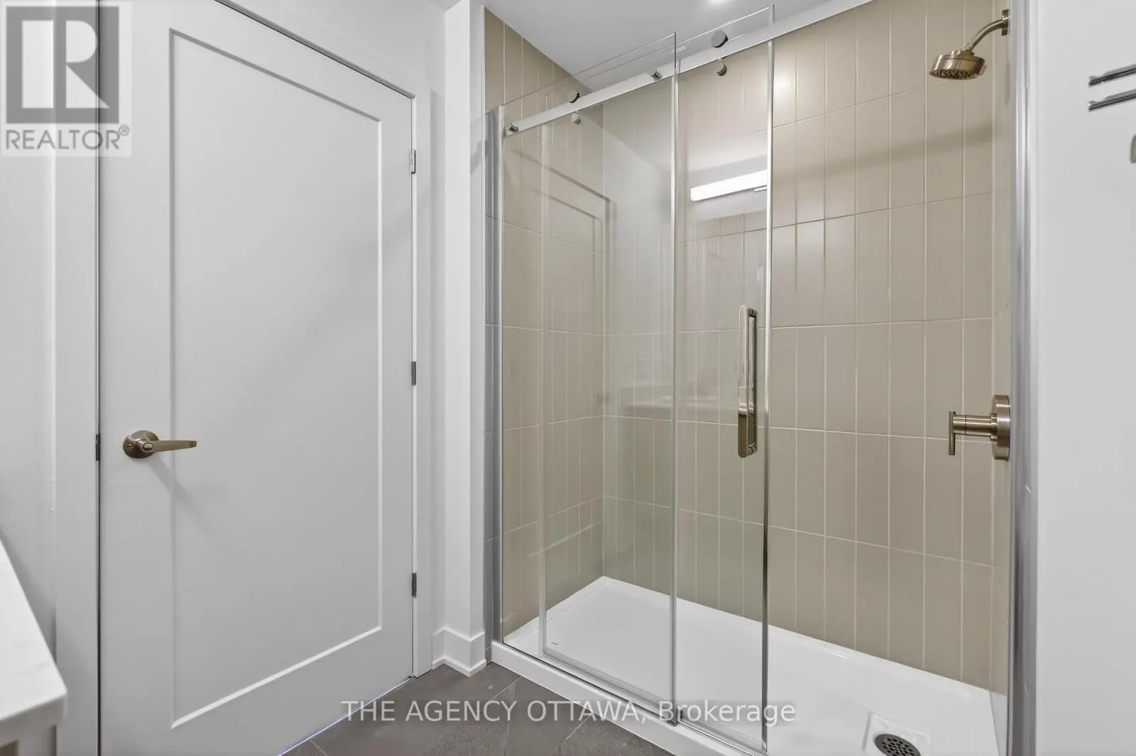 209 - 3085 RIVERSIDE DRIVE
