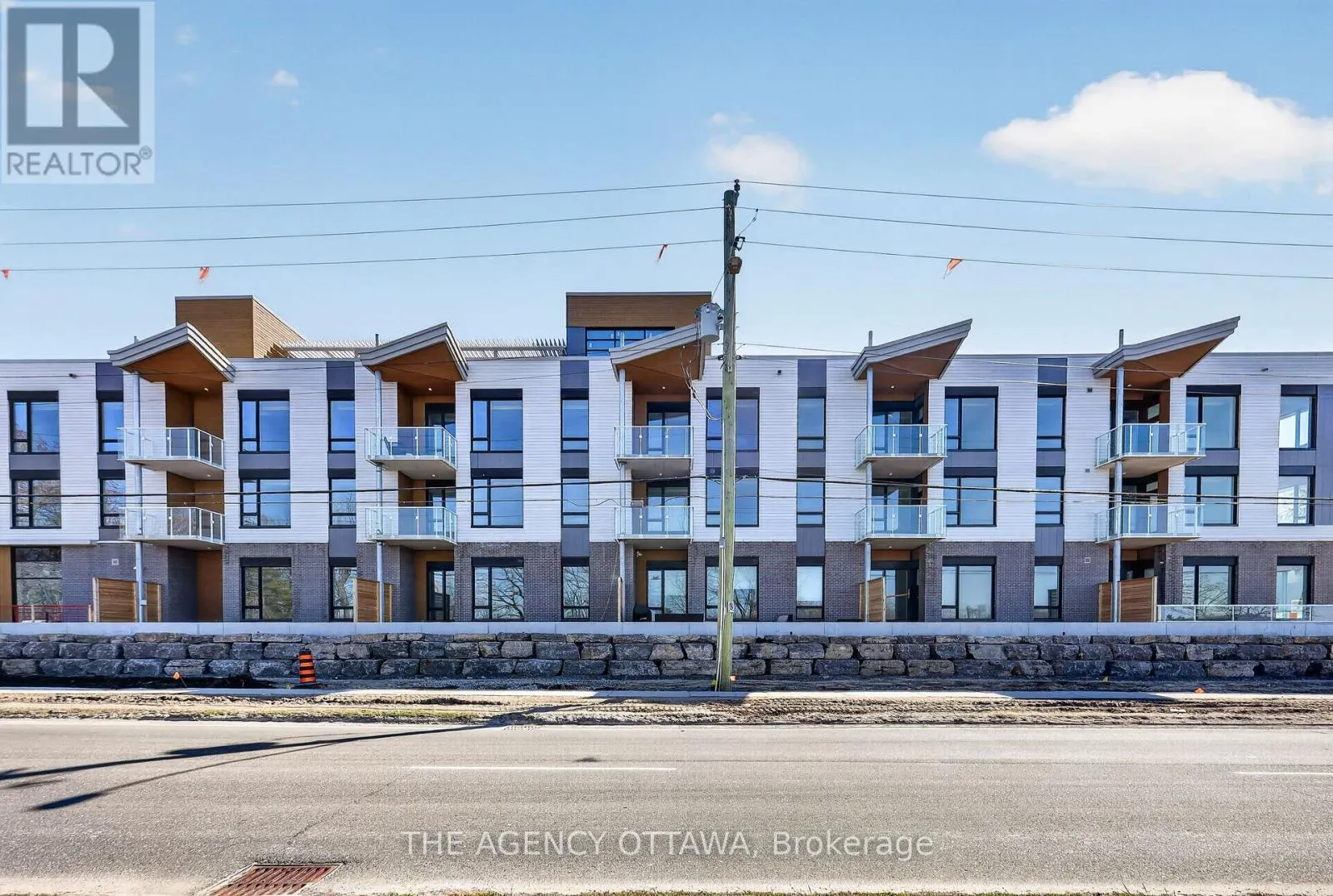 209 - 3085 RIVERSIDE DRIVE