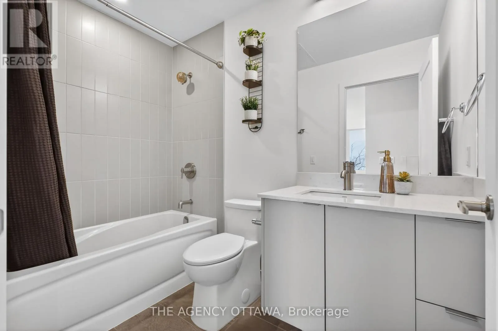 209 - 3085 RIVERSIDE DRIVE