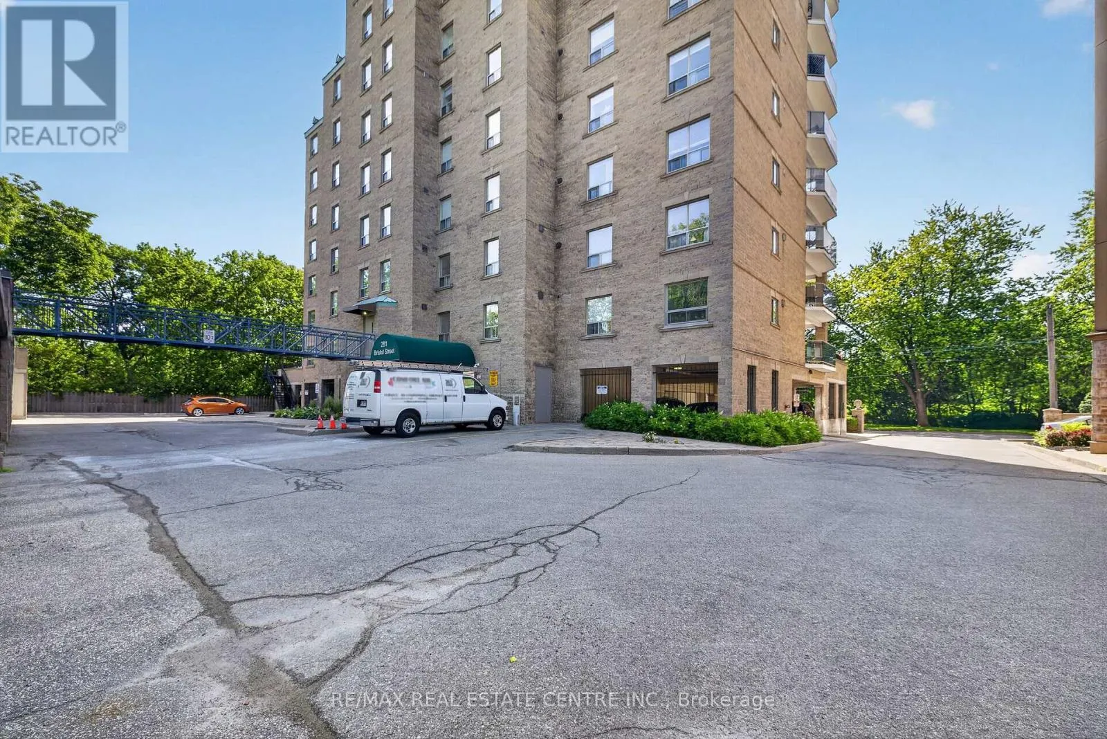 602 - 281 BRISTOL STREET