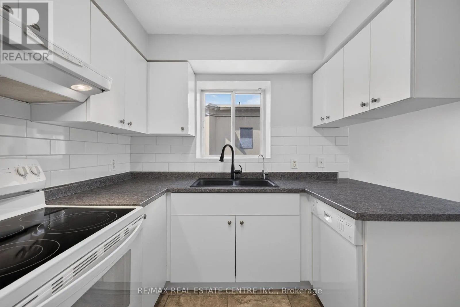 602 - 281 BRISTOL STREET