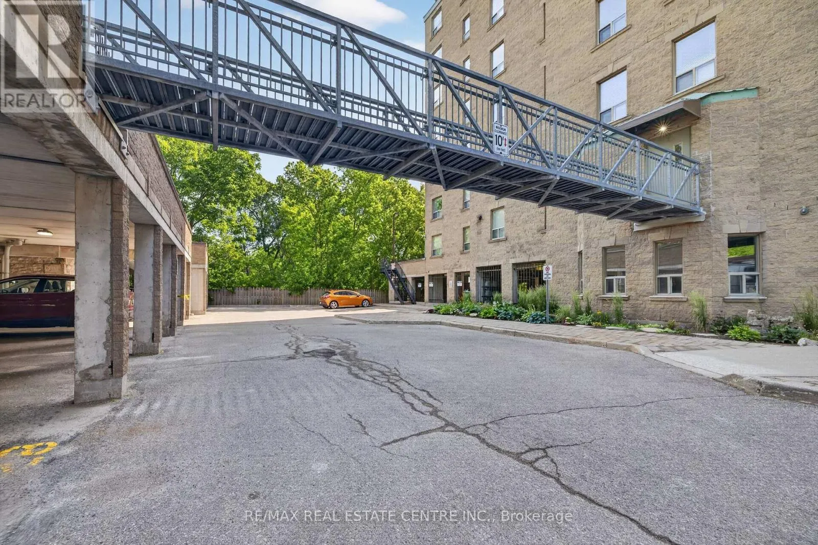 602 - 281 BRISTOL STREET