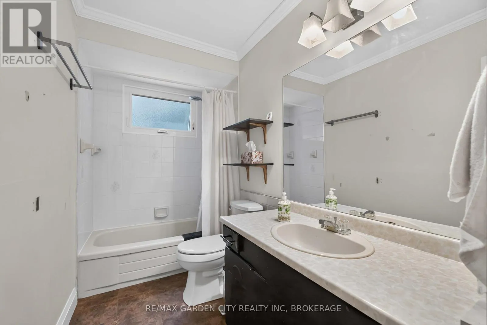 3 FALLINGBROOK DRIVE
