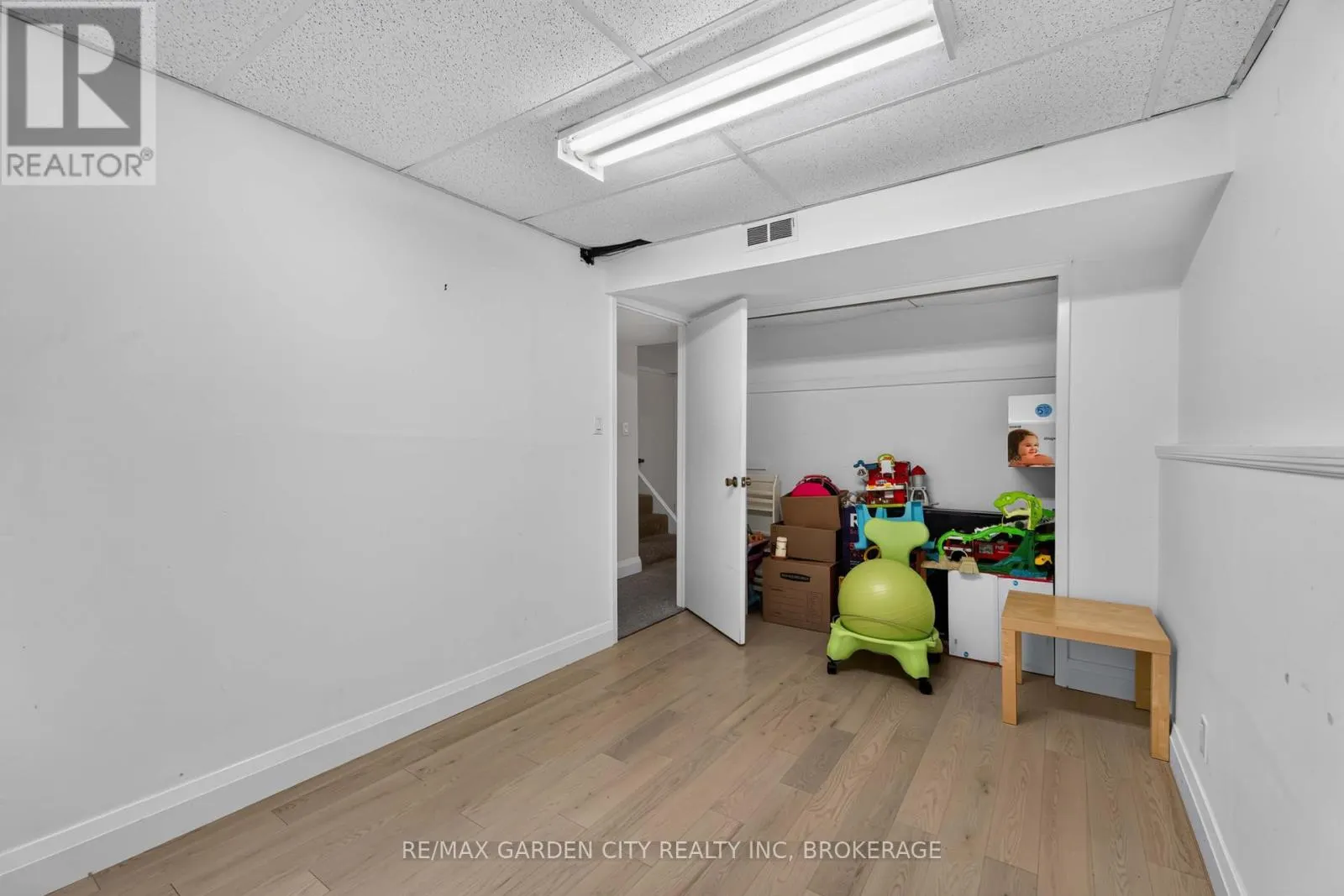 3 FALLINGBROOK DRIVE