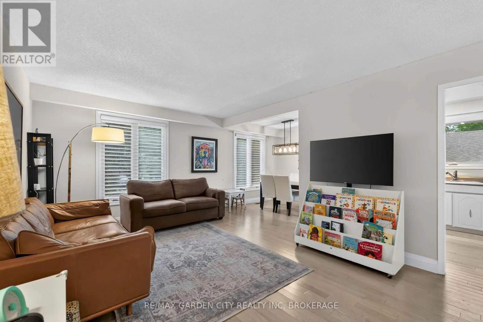 3 FALLINGBROOK DRIVE