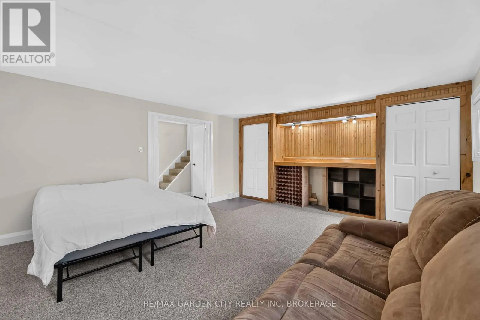 3 FALLINGBROOK DRIVE