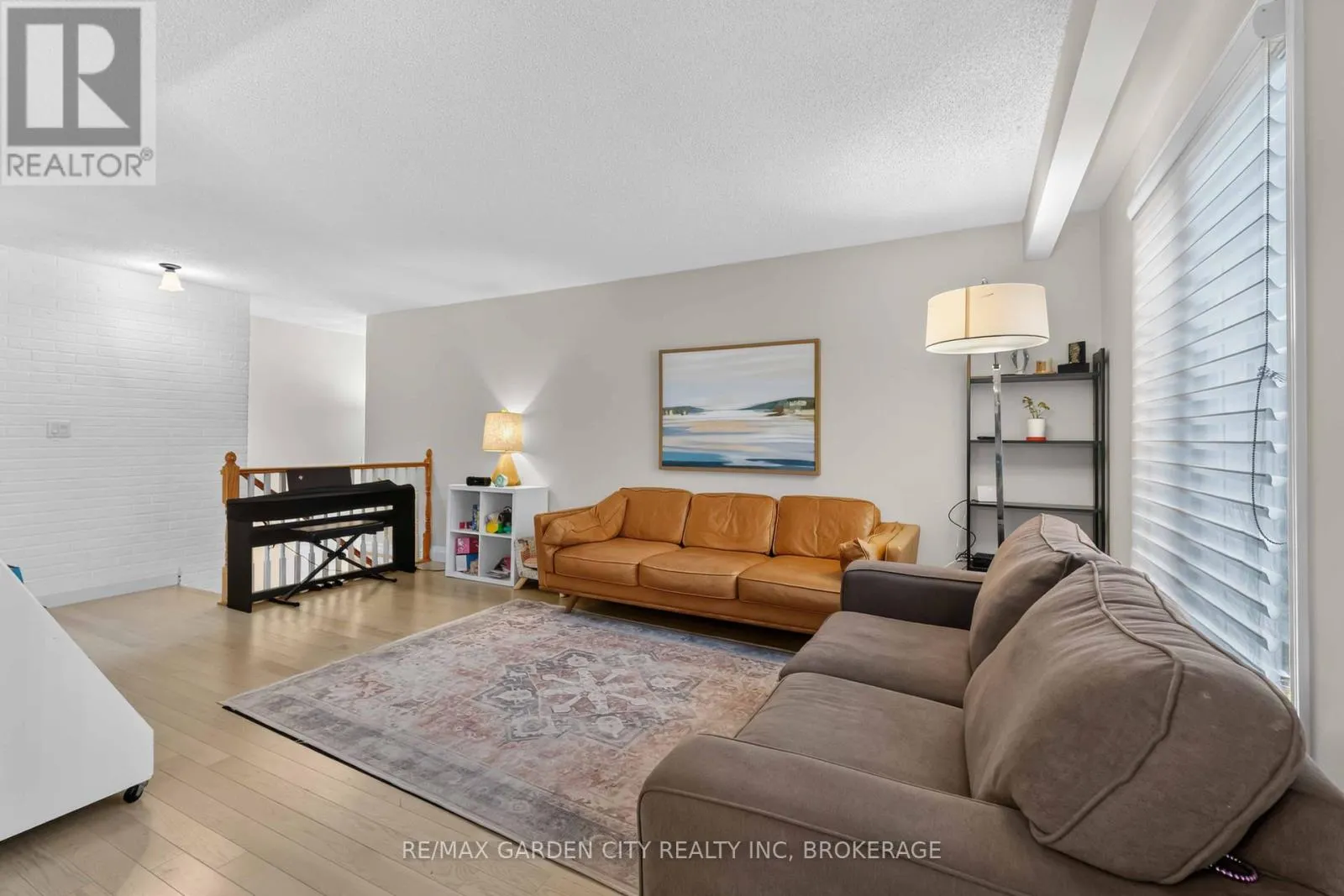 3 FALLINGBROOK DRIVE