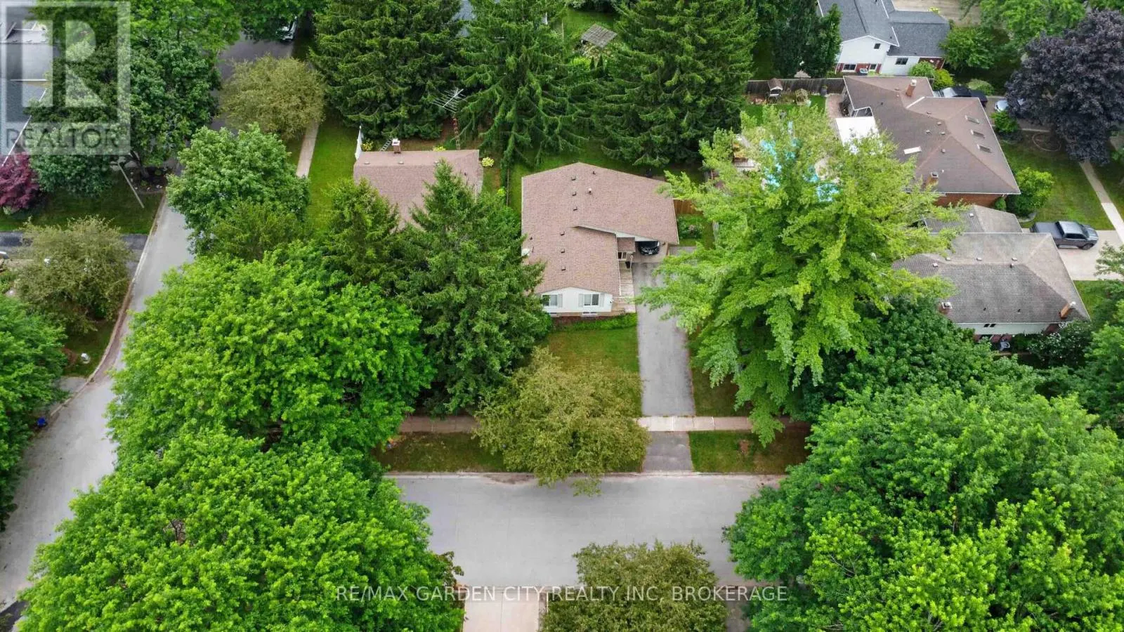 3 FALLINGBROOK DRIVE