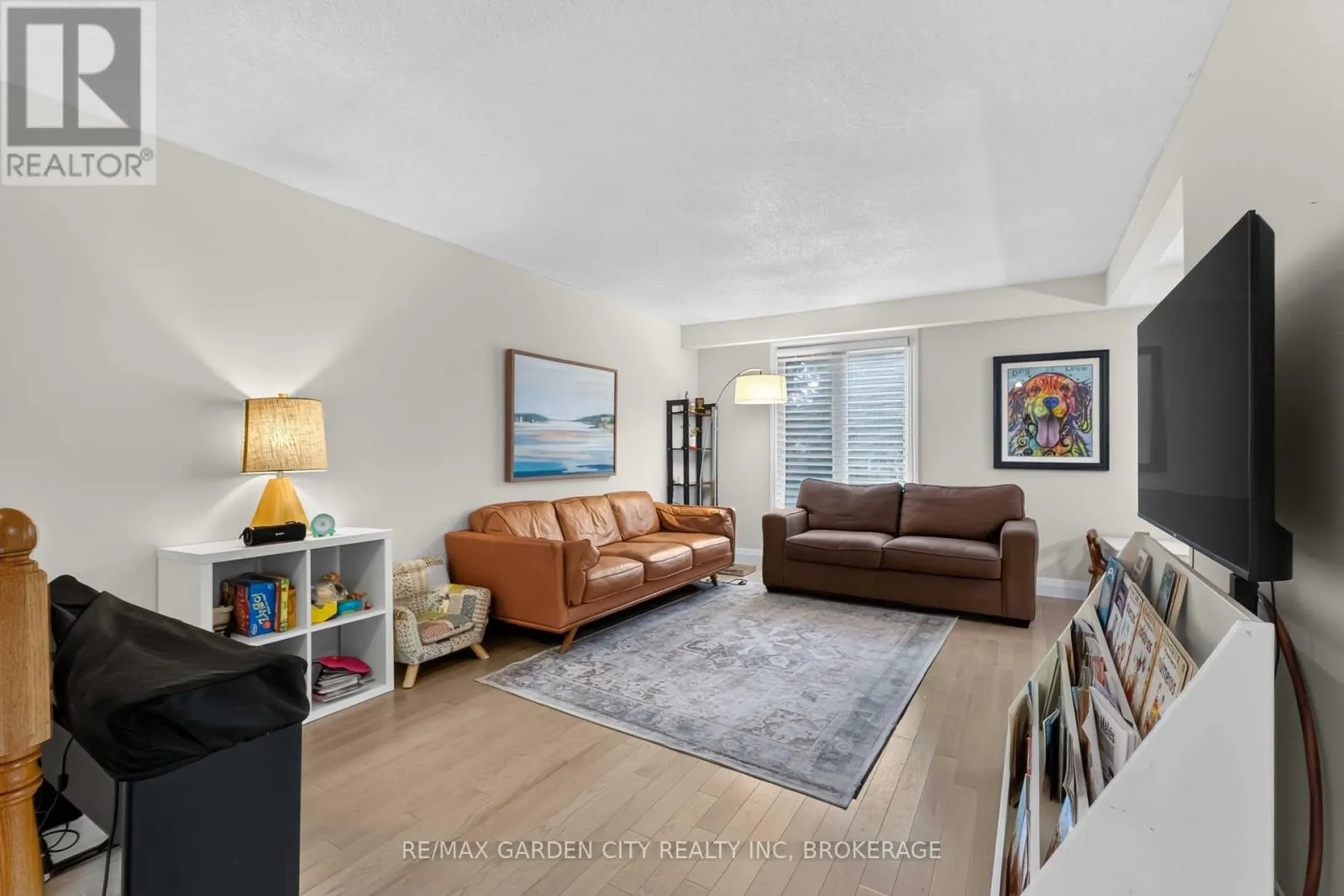 3 FALLINGBROOK DRIVE