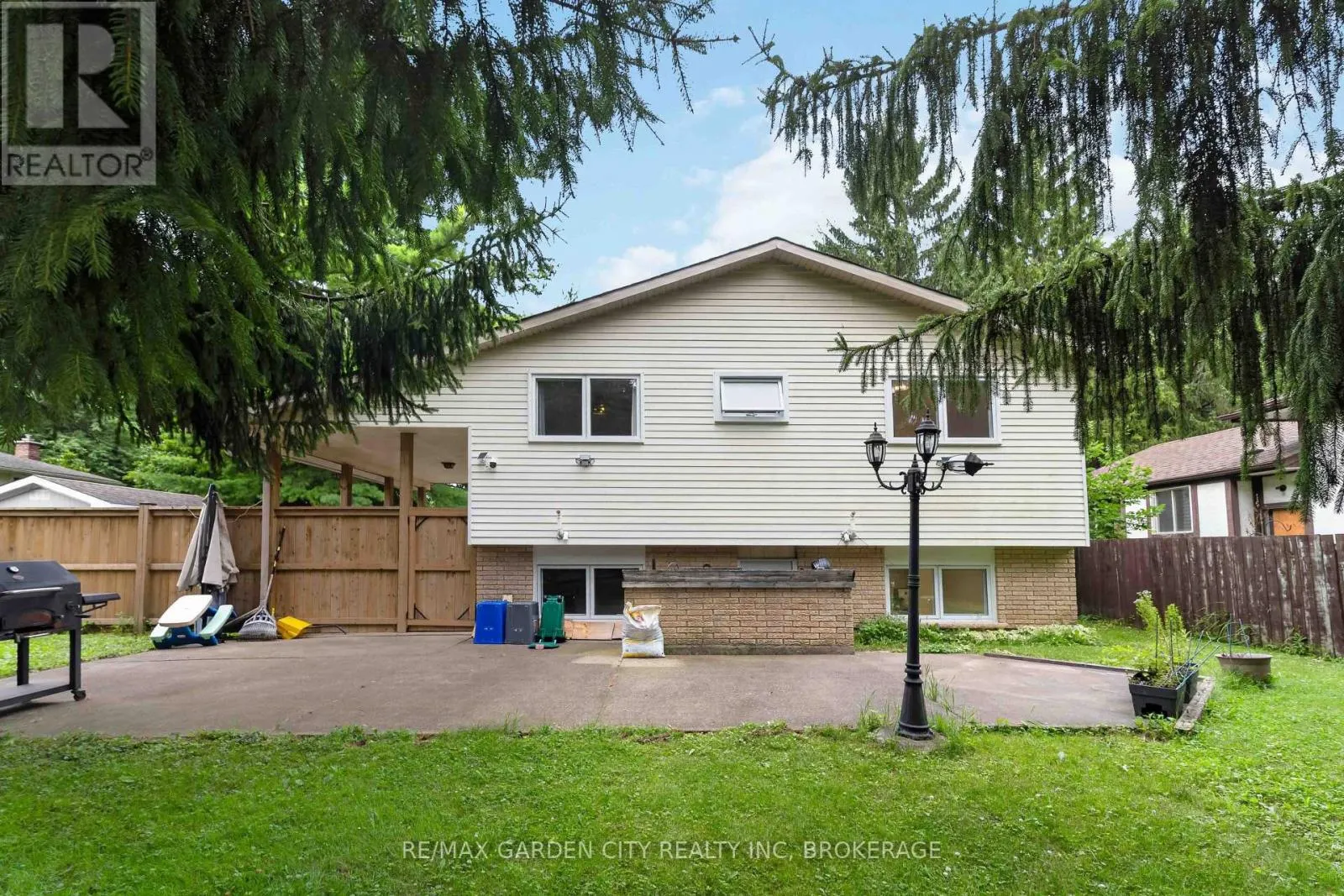 3 FALLINGBROOK DRIVE