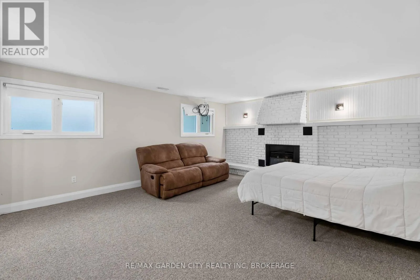 3 FALLINGBROOK DRIVE